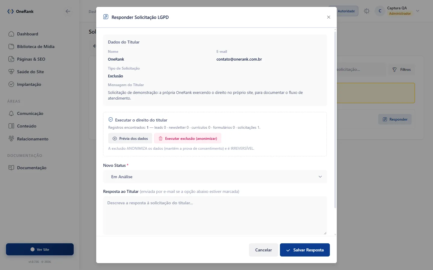 Painel administrativo da OneRank: pedido de exclusão aberto, mostrando os dados do titular, a contagem de registros encontrados e os botões que executam o direito.